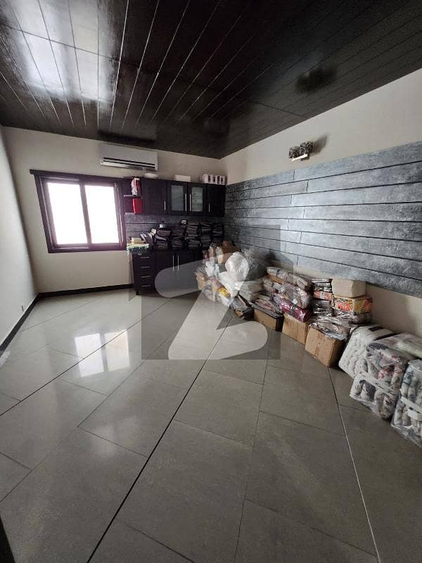 500 Yards Bungalow With Basement : E Street Food Street