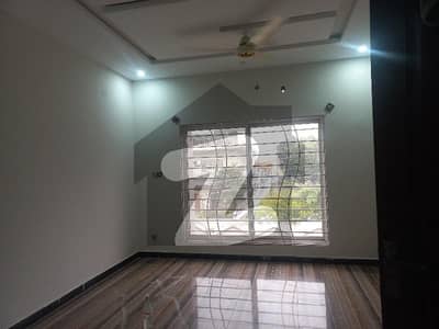 گلستان کالونی راولپنڈی میں 2 کمروں کا 10 مرلہ بالائی پورشن 50.0 ہزار میں کرایہ پر دستیاب ہے۔