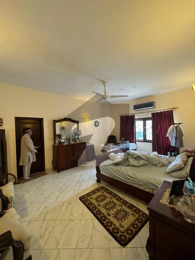 1000 Square Yard Bungalow For Sale DHA Phase 5, High Elevated Location