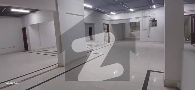 شاہراہِ فیصل کراچی میں 13 مرلہ دفتر 3.0 لاکھ میں کرایہ پر دستیاب ہے۔