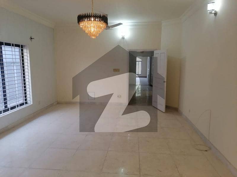 F-11 1000 SQUARE YARD DOUBLE STOREY HOUSE WITH BASEMENT 5 BEDS MARBLED FLOOR 2KITCHENS F-11 1000 SQUARE YARD DOUBLE STOREY HOUSE WITH BASEMENT 5 BEDS MARBLED FLOOR 2KITCHENS