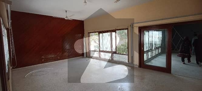 Commercial Upper Portion Available For RENT