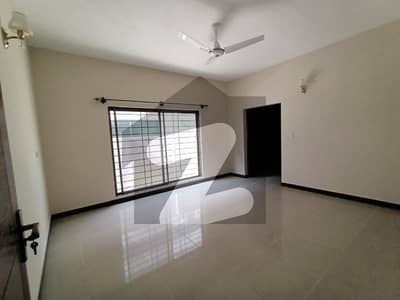 عسکری 5 ۔ سیکٹر جے عسکری 5,ملیر کنٹونمنٹ,کینٹ,کراچی میں 5 کمروں کا 17 مرلہ مکان 9.35 کروڑ میں برائے فروخت۔