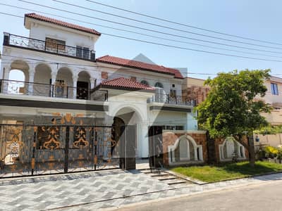BRAND NEW DOUBLE STORY SPANISH HOUSE WITH SERVANT QUATER AVAILABLE FOR SALE IN IZMIR TOWN LHR BRAND NEW DOUBLE STORY SPANISH HOUSE WITH SERVANT QUATER AVAILABLE FOR SALE IN IZMIR TOWN LHR