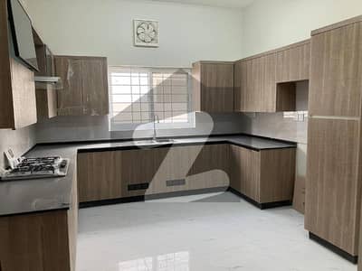 500 SQ YD INDEPENDENT CORNER HOUSE AVAILABLE FOR RENT BY OWNERS OF HOUSE GROUP AT NEW FALCON COMPLEX MALIR