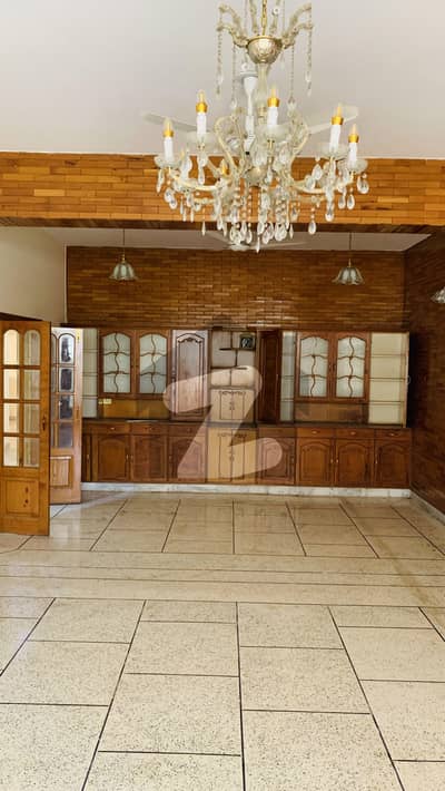 6 Bedrooms Luxury House For Sale In F-11 6 Bedrooms Luxury House For Sale In F-11
