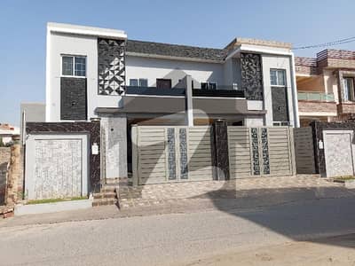 ماڈل ٹاؤن ملتان میں 4 کمروں کا 7 مرلہ مکان 1.95 کروڑ میں برائے فروخت۔