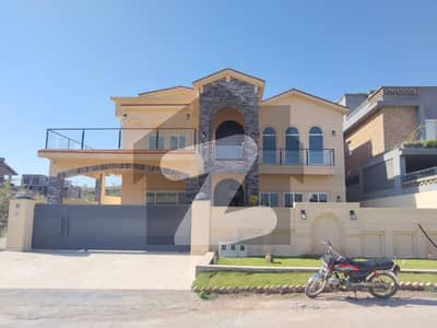 500 Sq Yard Ultra Luxury House Available For Sale