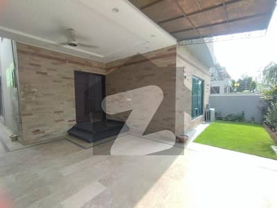 ڈی ایچ اے فیز 1 - بلاک جے فیز 1,ڈیفنس (ڈی ایچ اے),لاہور میں 5 کمروں کا 2 کنال مکان 4.5 لاکھ میں کرایہ پر دستیاب ہے۔