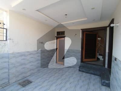 Prime Location 10 Marla Upper Portion In  Canal View Housing Scheme  Is Available For Rent