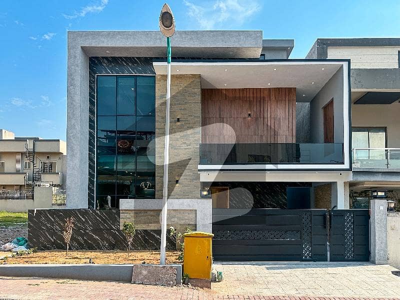 Elegant Luxury Designer House For Sale Elegant Luxury Designer House For Sale