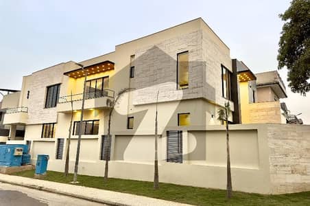 1 Kanal Brand New Corner House With Double Entrance
