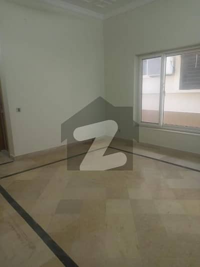 G 10 /2 50*90 Old House Available On Beautiful Location.