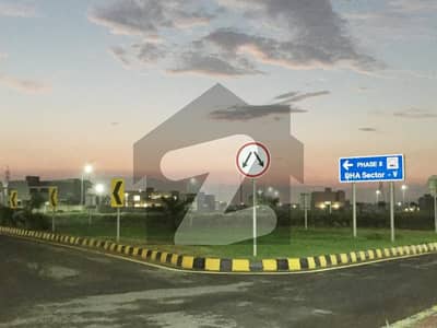 ڈی ایچ اے فیز 8 - بلاک وی فیز 8,ڈیفنس (ڈی ایچ اے),لاہور میں 1 کنال رہائشی پلاٹ 5.25 کروڑ میں برائے فروخت۔ ڈی ایچ اے فیز 8 - بلاک وی فیز 8,ڈیفنس (ڈی ایچ اے),لاہور میں 1 کنال رہائشی پلاٹ 5.25 کروڑ میں برائے فروخت۔