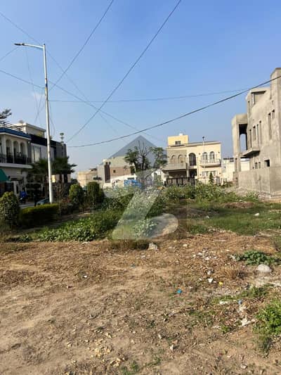 Facing Park Main Road Plot Just 1 call Deal