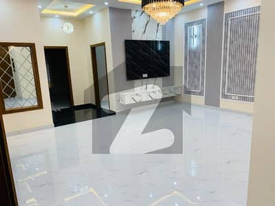10 MARLA BRAND NEW HOUSE AVAILABLE FOR SALE