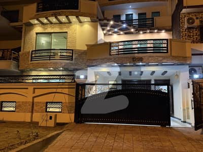 بی
