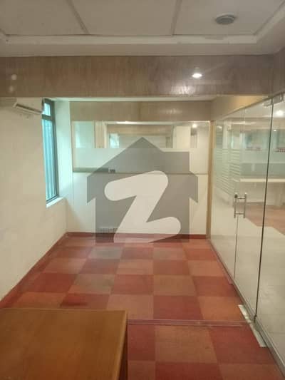 شاہراہِ قائدین کراچی میں 10 کمروں کا 32 کنال مکان 28.0 لاکھ میں کرایہ پر دستیاب ہے۔