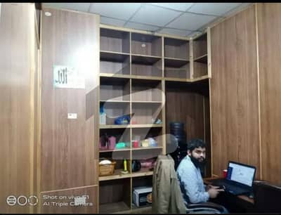 صدیق ٹریڈ سنٹر گلبرگ,لاہور میں 6 کمروں کا 3 مرلہ دفتر 55.0 ہزار میں کرایہ پر دستیاب ہے۔