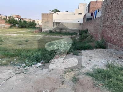 ضیا ٹاؤن چک 208 روڈ,فیصل آباد میں 1 کنال رہائشی پلاٹ 2.8 کروڑ میں برائے فروخت۔