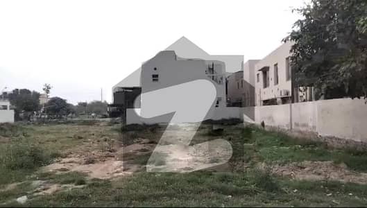 ڈی ایچ اے فیز 8 - بلاک ٹی فیز 8,ڈیفنس (ڈی ایچ اے),لاہور میں 1 کنال رہائشی پلاٹ 4.25 کروڑ میں برائے فروخت۔ ڈی ایچ اے فیز 8 - بلاک ٹی فیز 8,ڈیفنس (ڈی ایچ اے),لاہور میں 1 کنال رہائشی پلاٹ 4.25 کروڑ میں برائے فروخت۔