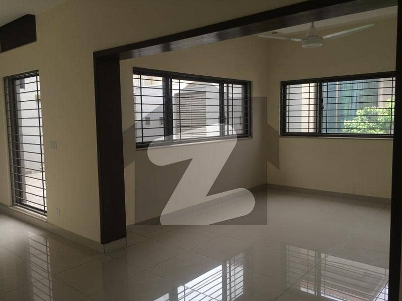 KANAL UPPER PORTION NEAR TO MARKET KANAL UPPER PORTION NEAR TO MARKET