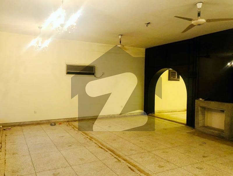 1777 Square Yard Old House Is For SALE In Prime Location