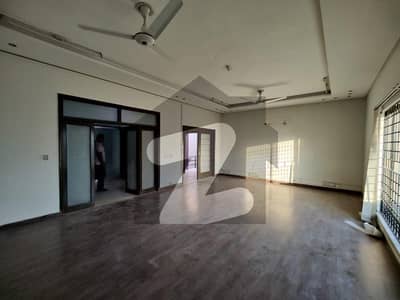 8 Kanal House Available For Rent