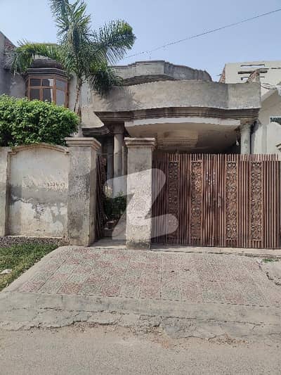 ایم اے جناح روڈ ملتان میں 4 کمروں کا 15 مرلہ مکان 2.5 کروڑ میں برائے فروخت۔