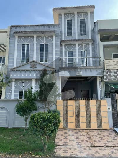 Brand New 5 Marla Lower Portion For Rent F Block. Hot Location.