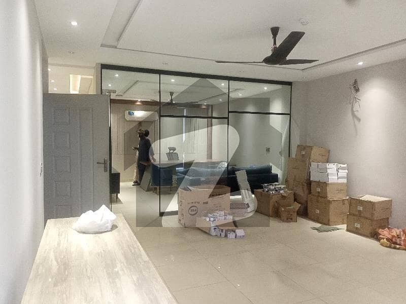04 MARLA COMMERCIAL FLOOR WITH LIFT AVAILABLE 04 MARLA COMMERCIAL FLOOR WITH LIFT AVAILABLE