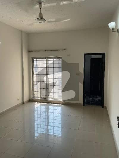 ASKARI 11 SECTOR C FLAT FOR RENT 5 MARLA