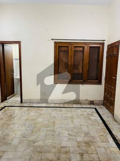 جیل روڈ لاہور میں 8 کمروں کا 5 مرلہ مکان 3.15 کروڑ میں برائے فروخت۔
