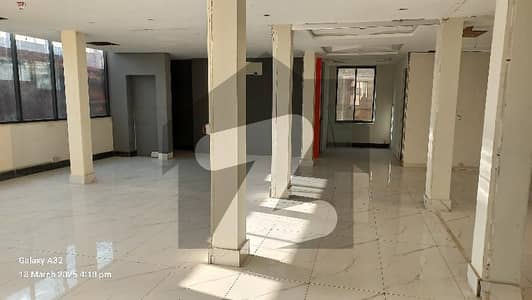 F-7/4 Class 3 Shopping Centre 1st Floor 2000 Sqft Commercial Office Available For Rent.