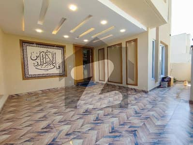 بحریہ ٹاؤن فیز 8 بحریہ ٹاؤن راولپنڈی,راولپنڈی میں 5 کمروں کا 7 مرلہ مکان 2.85 کروڑ میں برائے فروخت۔ بحریہ ٹاؤن فیز 8 بحریہ ٹاؤن راولپنڈی,راولپنڈی میں 5 کمروں کا 7 مرلہ مکان 2.85 کروڑ میں برائے فروخت۔