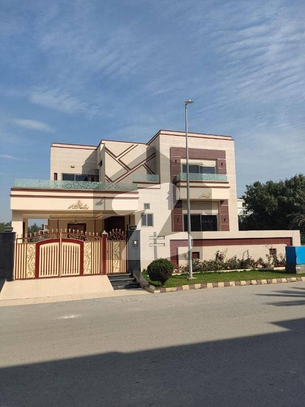 BB Block 1 Kanal House With Basement For Sale BB Block 1 Kanal House With Basement For Sale