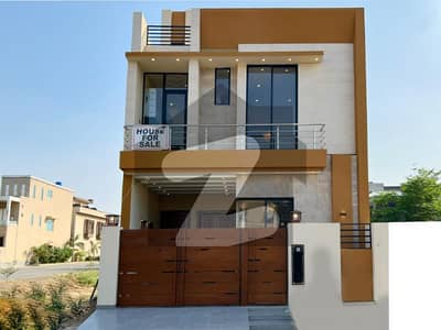 5 Marla Next to Corner Modern House For Sale in Lake City