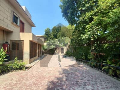35 Marla Beautiful House In Main Cantt
