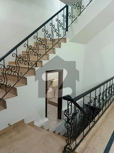 Beautiful Fully Renovated Tripple storey House Available For Rent Beautiful Fully Renovated Tripple storey House Available For Rent