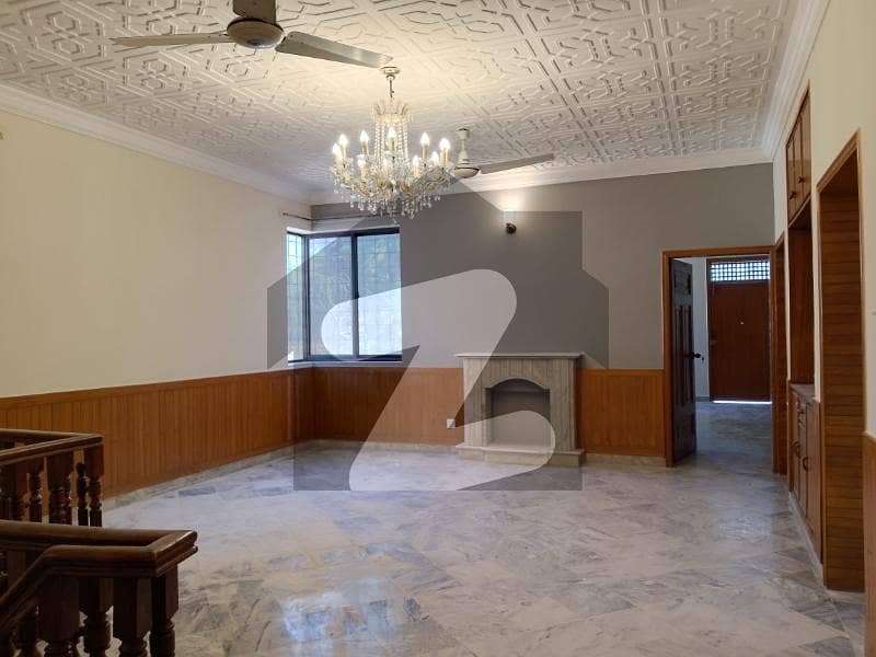 Renovated beautiful HOUSE for rent 6bedroom With attached bathroom