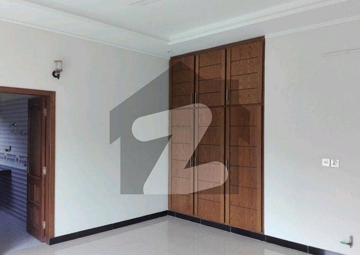 Highly-Desirable Prime Location 1 Kanal Upper Portion Available In I-8 Highly-Desirable Prime Location 1 Kanal Upper Portion Available In I-8
