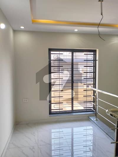 LUXURY 5 MARLA HOUSE AVAILABLE FOR SALE