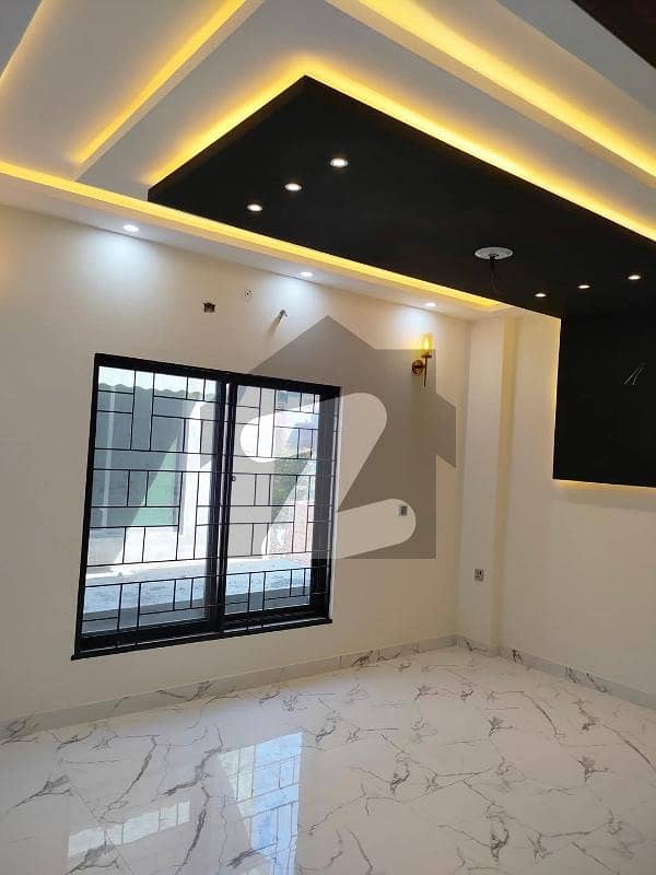 Gulshan-E-Iqbal Block 15 Back National Stadium 350 Yard 2nd Floor Available For Commercial Use 5 Rooms With Roof Kitchen Near Expo Center Main University Road