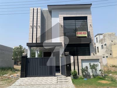 ڈی ایچ اے 11 رہبر فیز 2 ڈی ایچ اے 11 رہبر,لاہور میں 3 کمروں کا 5 مرلہ مکان 2.25 کروڑ میں برائے فروخت۔