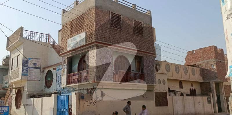 نیو ملتان۔بلاک ڈبلیو نیو ملتان,ملتان میں 10 کمروں کا 11 مرلہ مکان 4.2 کروڑ میں برائے فروخت۔
