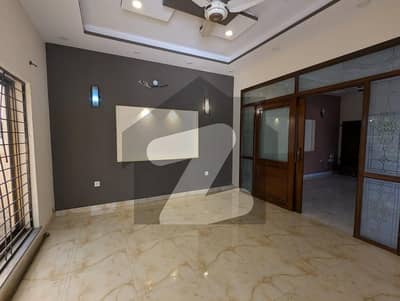 10 Marla Like New House For Rent In Bahria Town Nargis Block Lahore