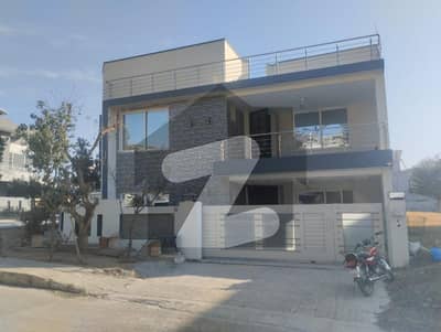12 MARLA CORNER HOUSE IN SECTOR C AVAILABLE FOR RENT