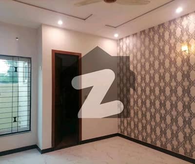 پی جی ای سی ایچ ایس فیز 2 پنجاب گورنمنٹ ایمپلائیز سوسائٹی,لاہور میں 4 کمروں کا 10 مرلہ مکان 3.3 کروڑ میں برائے فروخت۔ پی جی ای سی ایچ ایس فیز 2 پنجاب گورنمنٹ ایمپلائیز سوسائٹی,لاہور میں 4 کمروں کا 10 مرلہ مکان 3.3 کروڑ میں برائے فروخت۔