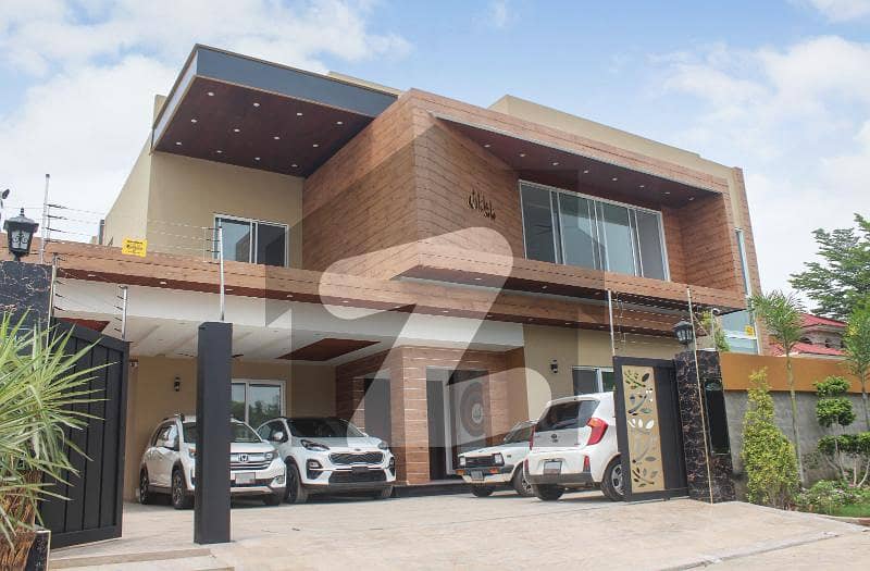 47 Marla 3 unit House For 3 Famiies With 3 seprate meters House For Sale Available In Valencia Housing Society Lahore 47 Marla 3 unit House For 3 Famiies With 3 seprate meters House For Sale Available In Valencia Housing Society Lahore