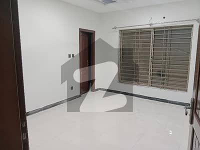 سوان گارڈن اسلام آباد میں 3 کمروں کا 12 مرلہ بالائی پورشن 70.0 ہزار میں کرایہ پر دستیاب ہے۔